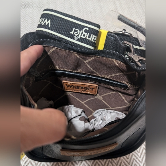 Wrangler Black Leather Shoulder Bag - Picture 5 of 12